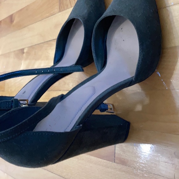 Shoes - Picture 4 of 5